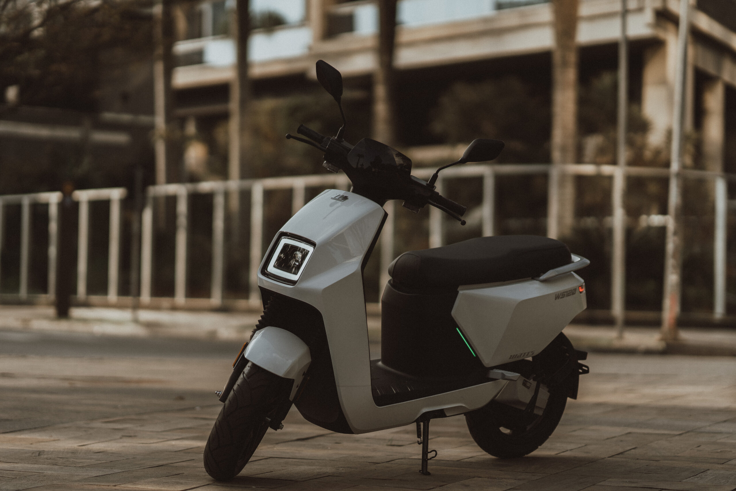 Watts lança scooter elétrica WS120 para atender consumidores urbanos