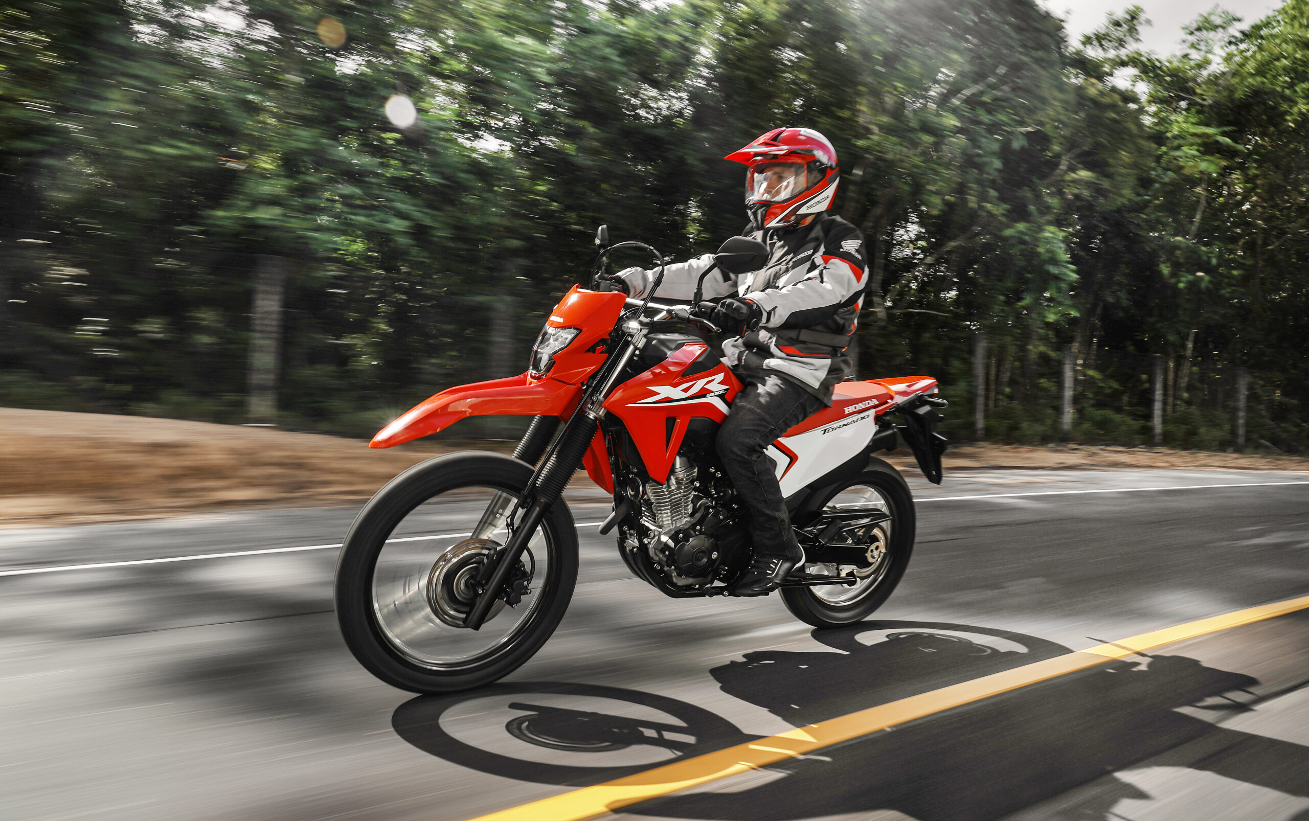 Honda XR 300L Tornado 2025: Versatilidade para Diferentes Tipos de Utilização