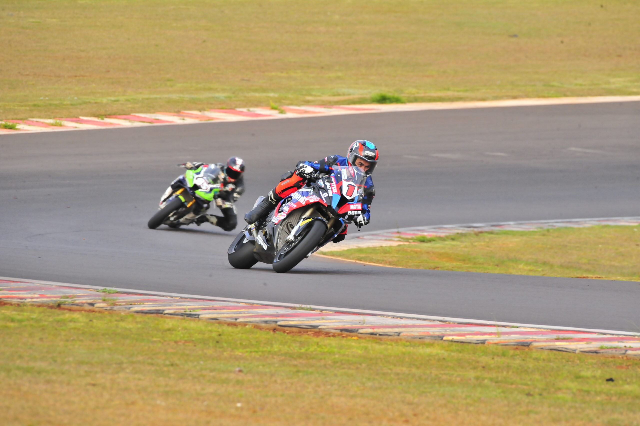 Argentinos Dominam Treinos Livres no GP Cascavel do MOTO1000GP! Gandola e Ribodino Imbatíveis no Circuito Mais Rápido da Temporada