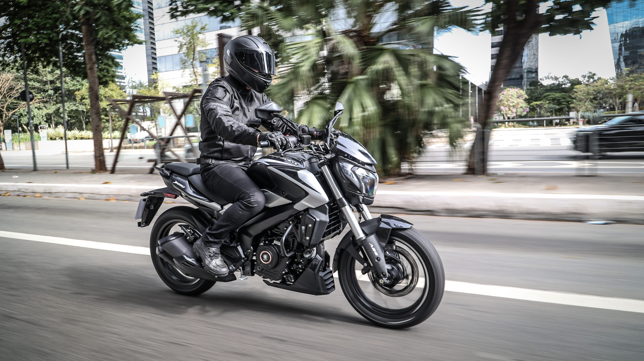 Nova Bajaj Dominar 250 chega ao Brasil com preço surpreendente e tecnologia de ponta!